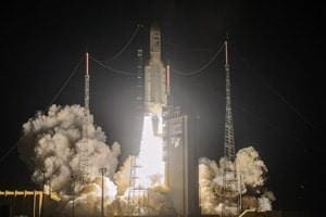 Powerful plume and billowing smoke at liftoff